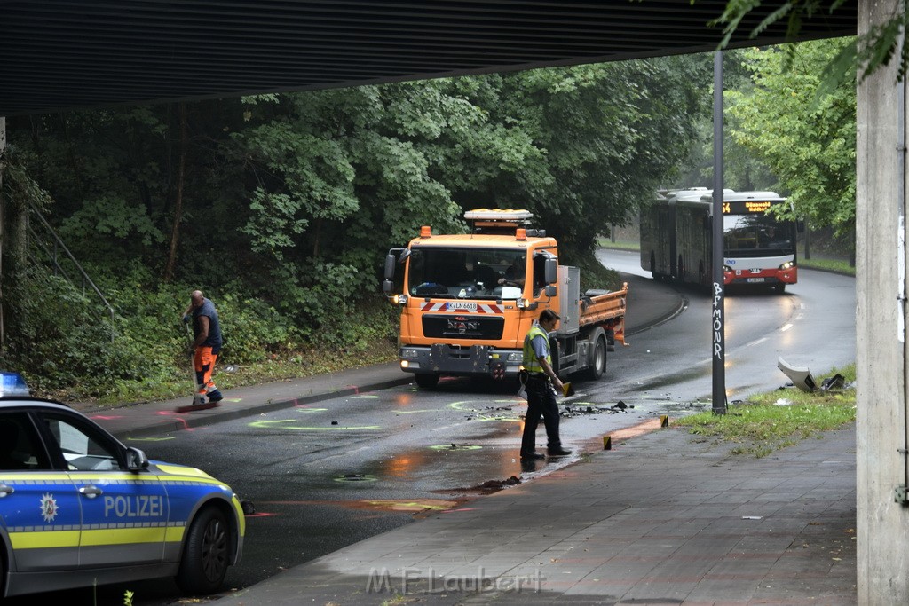 VU Frontal Koeln Hoehenhaus Berlinerstr vor Leuchterstr P75.JPG - Miklos Laubert